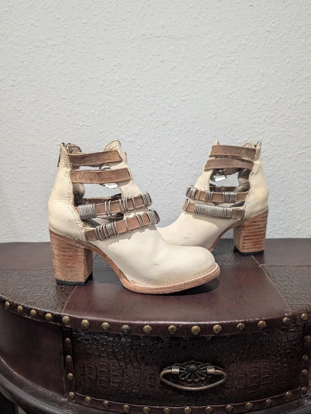 FreeBird SAVANNAH Beige Ivory Ankle Boots size 7